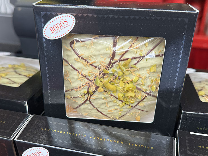Bodos Lebkuchen & Glühweinstand 2024 mit Dubai Lebkuchen (©Foto:Martin Schmitz)